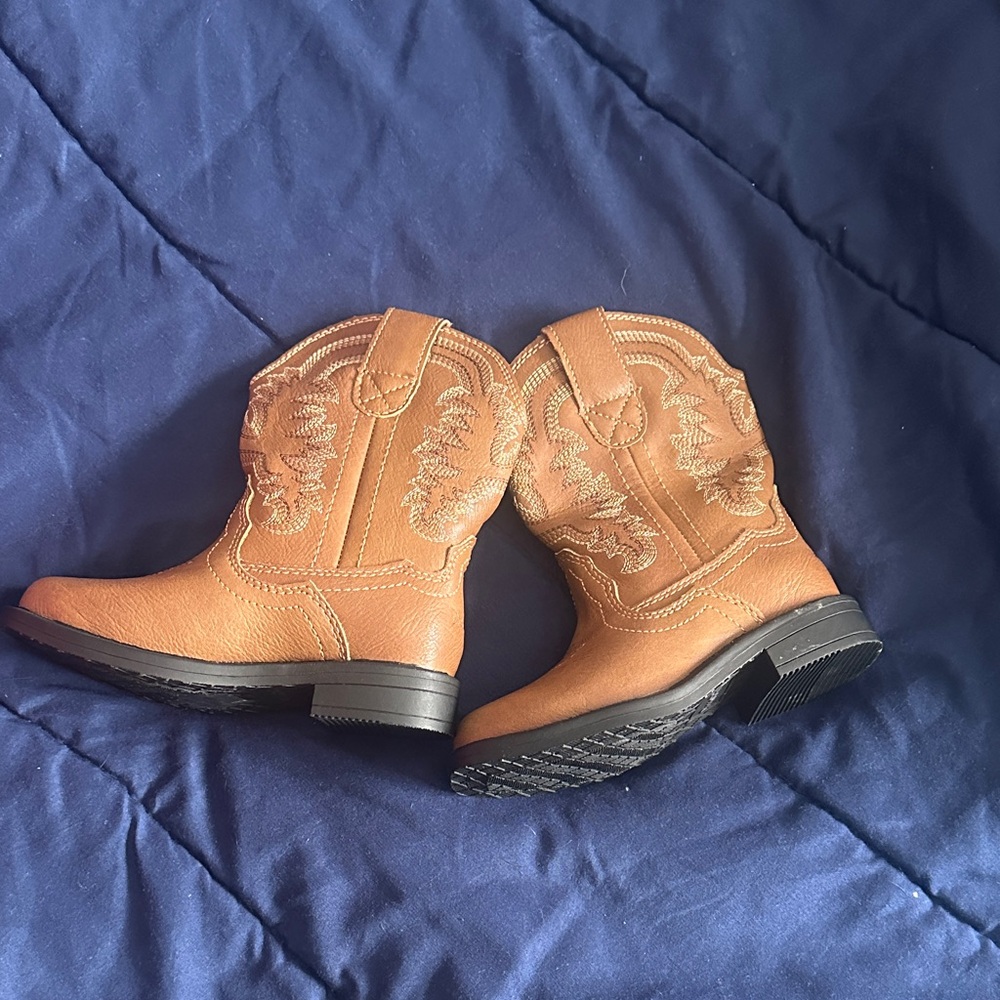 Brand New Never Worn Dream Pairs Kids Brown Western Cowboy Boots